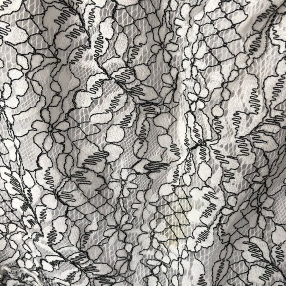 Cupcakes And Cashmere Nichols White & Black Lace Off Shoulder Top Womens L NEW - Picture 3 of 4